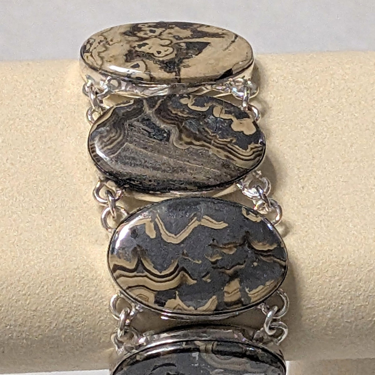 Schalenblende Silver Bracelet, India